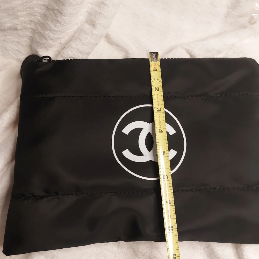 CHANEL Cream and Black Logo Protective Dust Cover